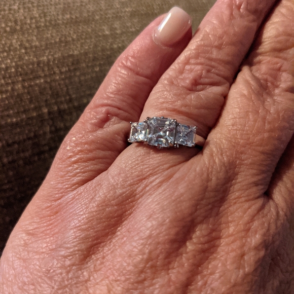 4.65 Diamond Simulate 3 Stone Past Present & Future Ring - Picture 4 of 6